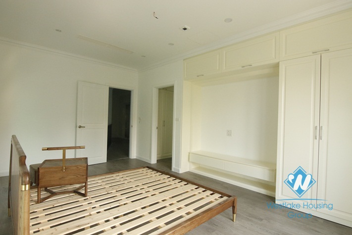 A gorgeous villa in Vinhome Riverside Long Bien for rent